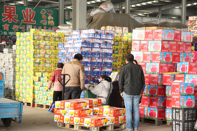 農(nóng)貿(mào)市場(chǎng)開(kāi)啟&ldquo;春節(jié)熱&rdquo; 市民置辦年貨熱情高_(dá)新聞資訊_聊城大眾網(wǎng)